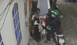 Kẻ bệnh hoạn đội mũ Grab trộm sạch đồ lót nữ sinh ở khu nhà trọ 