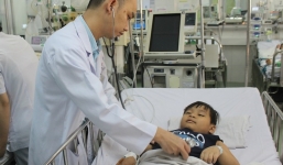 Bé trai 6 tuổi mất một phần phổi do nuốt phải bóng đèn led