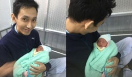 Tâm sự đầy hy vọng của ông bố bị ung thư gan giai đoạn cuối lần đầu được ôm con trai trong lòng