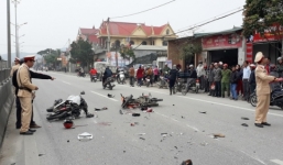 Xe máy va chạm kinh hoàng trên quốc lộ 1A, 4 người nguy kịch