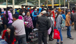 Hà Nội: Bến xe quá tải do người dân về quê nghỉ Tết Dương lịch