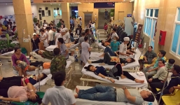 Gần 100 công nhân nhập viện nghi bị ngộ độc thực phẩm