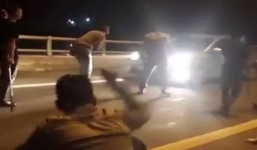 Nhóm thanh niên cầm hung khí chặn xe 'xin đểu' trên cao tốc đối mặt với hình phạt gì?