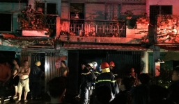 Nước mắt của những người dân trong 6 ngôi nhà bị cháy ngày cuối năm 2017: Đón giao thừa trong cảnh màn trời chiếu đất