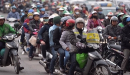 Người dân ùn ùn về lại Hà Nội sau kỳ nghỉ tết, cửa ngõ phía nam bắt đầu đông đúc