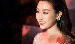 Mở màn 2018, Hoa hậu Mỹ Linh xuất hiện rạng ngời với vai trò MC