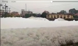 Dòng sông 'tuyết' xuất hiện tại Hà Nam khiến nhiều người xôn xao