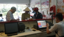 Dân Sài Gòn đổ xô đi mua Vietlott hi vọng “giật” 200 tỷ đồng