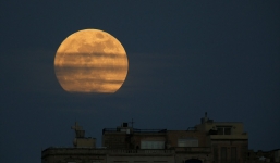 'Trăng sói' cực hiếm xuất hiện ở khắp nơi trên thế giới đầu năm mới 2018