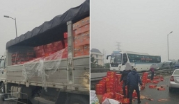 Công an xác minh vụ tài xế taxi 'hôi của' của xe tải gặp nạn