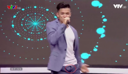 Clip Trọng Hiếu quên kéo khóa quần trên sóng truyền hình đang được chia sẻ rầm rộ