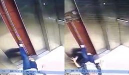 Mải nghịch điện thoại, người phụ nữ bị thang máy 'nuốt' đứt chân