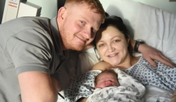 8 lần sảy thai đầy đau đớn vẫn không có được 1 đứa con, người phụ nữ nhận 'món quà vô giá' đúng ngày đầu năm mới