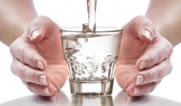 Uống nước sôi để nguội, đun đi đun lại gây ung thư? Đây là câu trả lời bạn cần biết sớm