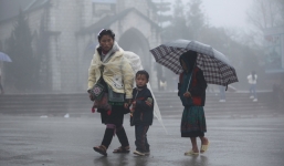 Áp thấp mạnh thành bão số 1, miền Bắc mưa phùn