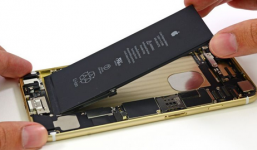 Người dùng tại TP HCM bắt đầu được đổi pin cho iPhone bị chậm