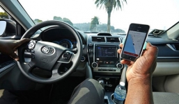 Hành khách nữ bị tài xế Uber kề dao vào cổ cướp tiền