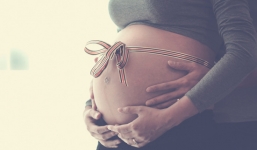 Những tập tục kiêng kỵ kỳ lạ của các mẹ bầu trên thế giới: Nơi phải kiêng nhìn thỏ, nơi coi việc mang thai là ô uế