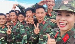 MC 'Chúng tôi là chiến sĩ' sắp lên xe hoa, được bạn trai quỳ gối cầu hôn ở Hàn Quốc