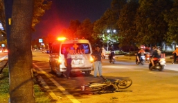 Phát hiện thi thể nam công nhân bên cạnh chiếc xe máy hỏng trên đại lộ