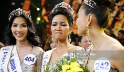 Biểu cảm lúc đăng quang không rõ 'cười hay mếu' của Tân hoa hậu Hoàn vũ H’Hen Niê lại thành nguồn chế ảnh bất tận!