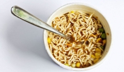 Sự thật về tin đồn 'gan phải thải độc 32 ngày sau khi ăn mì tôm'