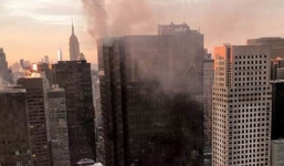 Cháy ở tầng thượng Tháp Trump, khói bốc ngút trời