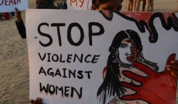 Đăng ảnh chụp cùng người yêu lên mạng, cô gái bị cộng đồng xúc phạm tới mức phải treo cổ tự tử