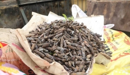 Kinh hoàng 2 tấn đầu đạn được phát hiện tại vườn nhà dân ở Hưng yên