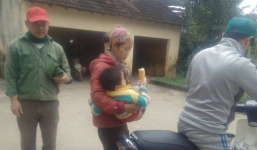 Nghi dùng búa đập đầu đạn phát nổ, 2 em nhỏ bị thương 