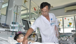 Kinh hoàng chó nhà cắn hai đứa trẻ đứt mũi, thủng khí quản