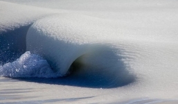 Clip: Sóng biển đóng băng ngoạn mục trong giá lạnh khủng khiếp ở Mỹ