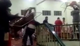 Bất đồng vì món ăn trong tiệc cưới, nhà trai 'choảng' nhau với nhà gái ngay giữa hội trường