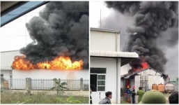 Cháy dữ dội kho hàng của công ty sản xuất đế giày ở Hải Phòng