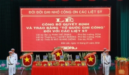 Trao bằng Tổ quốc ghi công cho 3 liệt sĩ trong vụ nổ trụ sở Công an Đắk Lắk 