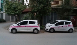 Công an điều tra vụ đối tượng lạ xịt sơn bẩn lên 17 xe ô tô ở Hà Nội