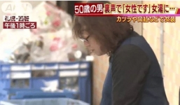 Người đàn ông 4 lần giả gái bước vào phòng tắm của phụ nữ vì chê phòng tắm nam quá bẩn