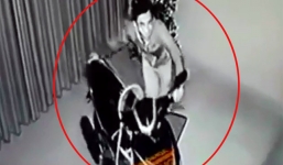 Không nổ được máy, trộm dắt xe trả lại, đóng cửa cẩn thận cho chủ nhà