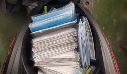 Từ bức ảnh cốp xe máy nhét đầy khẩu trang, dân mạng rầm rầm chia sẻ chuyện 'nghiện bịt mặt' của mình