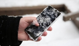 Bi kịch trời lạnh: Pin điện thoại sụt nhanh đến thảm họa. Tại sao vậy?