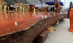 Sập gỗ nu Cẩm Lai trị giá 3 tỷ đồng xuất hiện tại Hà Nội