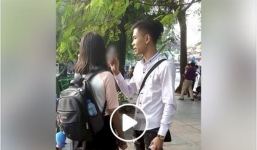 Lên Hồ Gươm quay vlog trêu các bạn gái, nam thanh niên nhận gạch đá đủ xây lâu đài