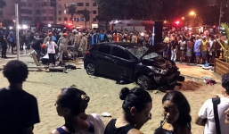 Ô tô điên lao vào đám đông ở bãi biển, bé 8 tuổi tử vong 