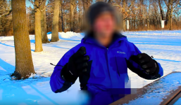 Anh chàng tự nhận mình du hành thời gian từ năm 6000, kể về tương lai mà máy móc thống trị nhân loại