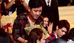 MC Quý Bình vật lộn với sự cố Trường Giang, Hoa hậu Phạm Hương cư xử có khéo léo?