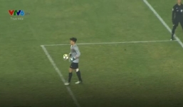 Khoảnh khắc bắt penalty lịch sử của Tiến Dũng