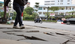 Chưa có kết luận thanh tra, Hà Nội lát đá vỉa hè trở lại