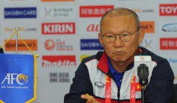 HLV Park Hang Seo khóc trong phòng họp báo