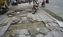 Vỉa hè Đà Nẵng phục vụ APEC hư hỏng sau vài tháng sử dụng, ban quản lý nói do dân dẫm lên gạch
