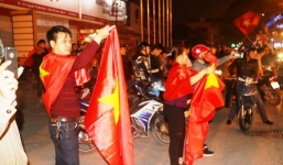 U23 Việt Nam vào bán kết, dân Việt kiếm bộn tiền nhờ bán cờ 